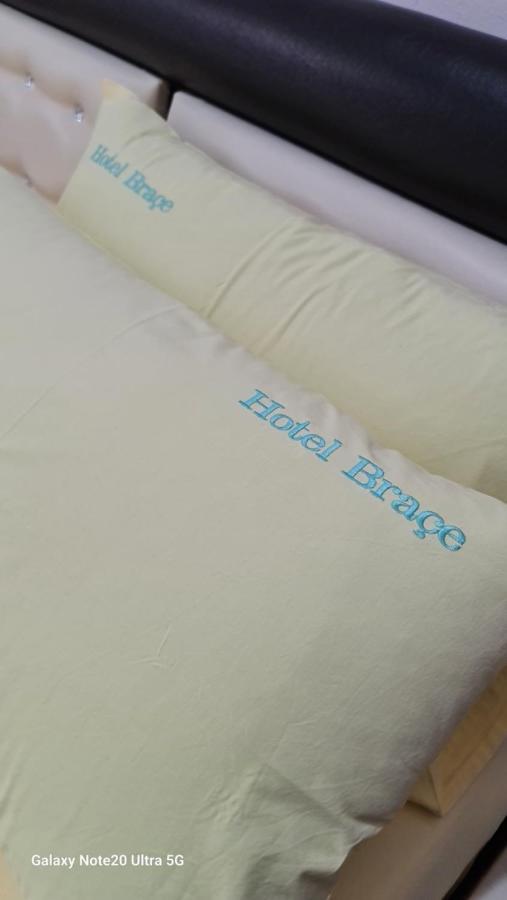 Gjirokastër Hotel Brace מראה חיצוני תמונה