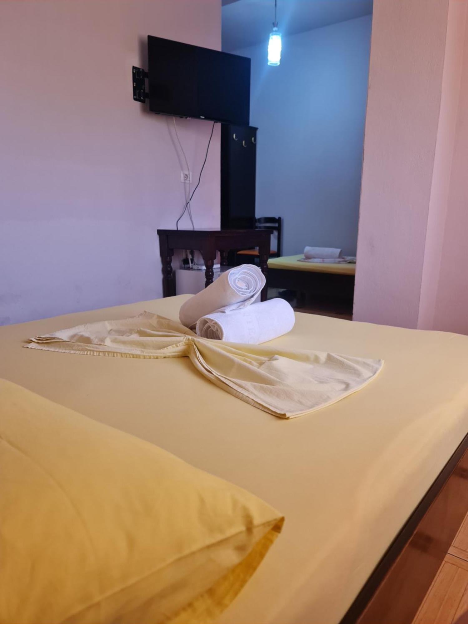 Gjirokastër Hotel Brace מראה חיצוני תמונה