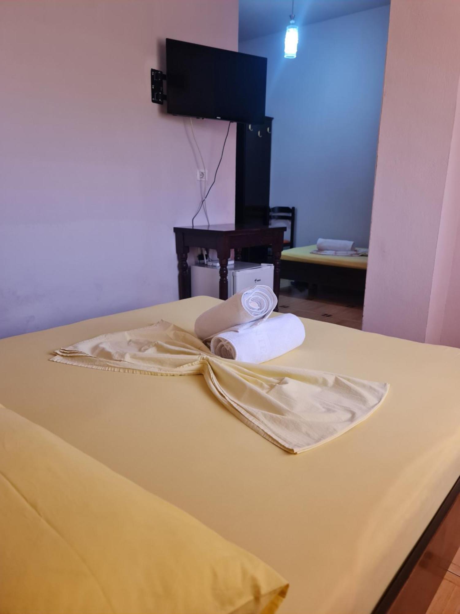 Gjirokastër Hotel Brace מראה חיצוני תמונה