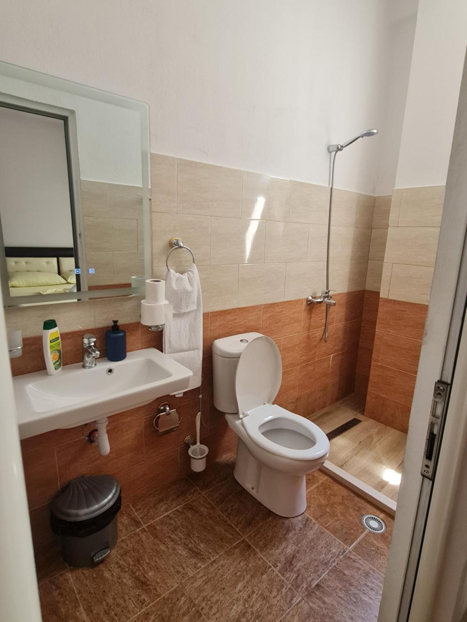 Gjirokastër Hotel Brace מראה חיצוני תמונה